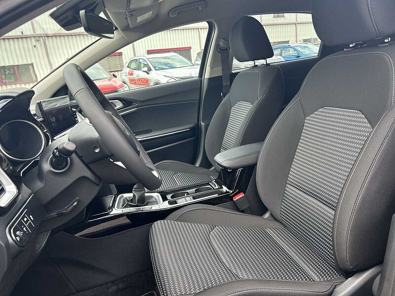 Kia Ceed Ultimate 1.5T +LED