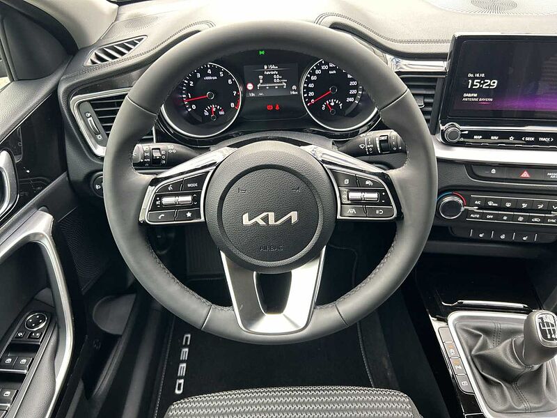Kia Ceed Ultimate 1.5T +LED