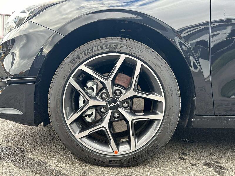 Kia Ceed Ultimate 1.5T +LED