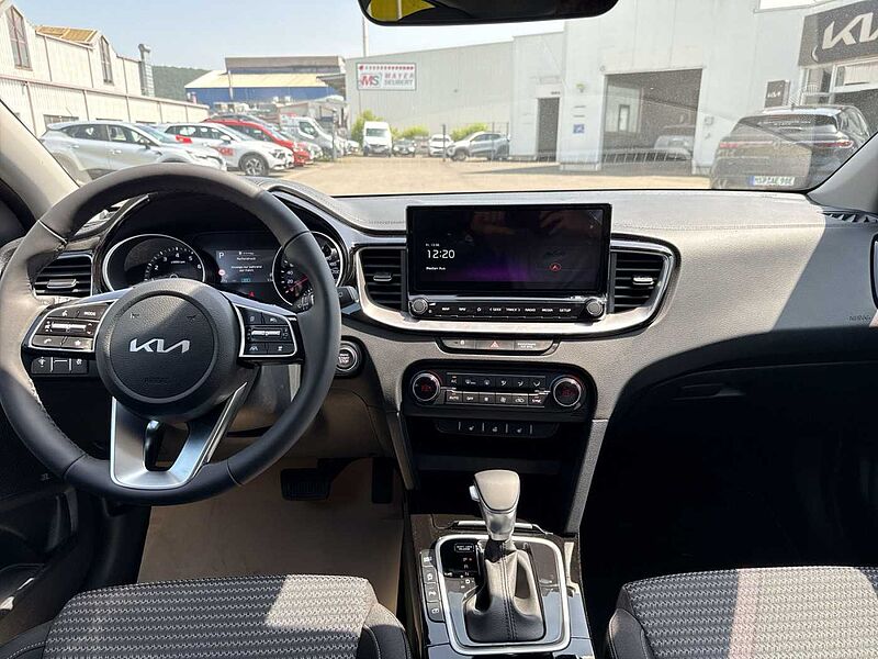 Kia Ceed Ultimate 1.5T 48V DCT +LED+JBL