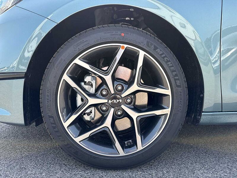 Kia Ceed Ultimate 1.5T 48V DCT +LED+JBL